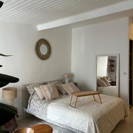 Grand Studio Entierement Renove Au Coeur De Paris Apartment Luaran gambar