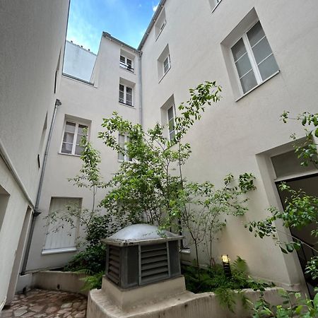 Grand Studio Entierement Renove Au Coeur De Paris Apartment Luaran gambar