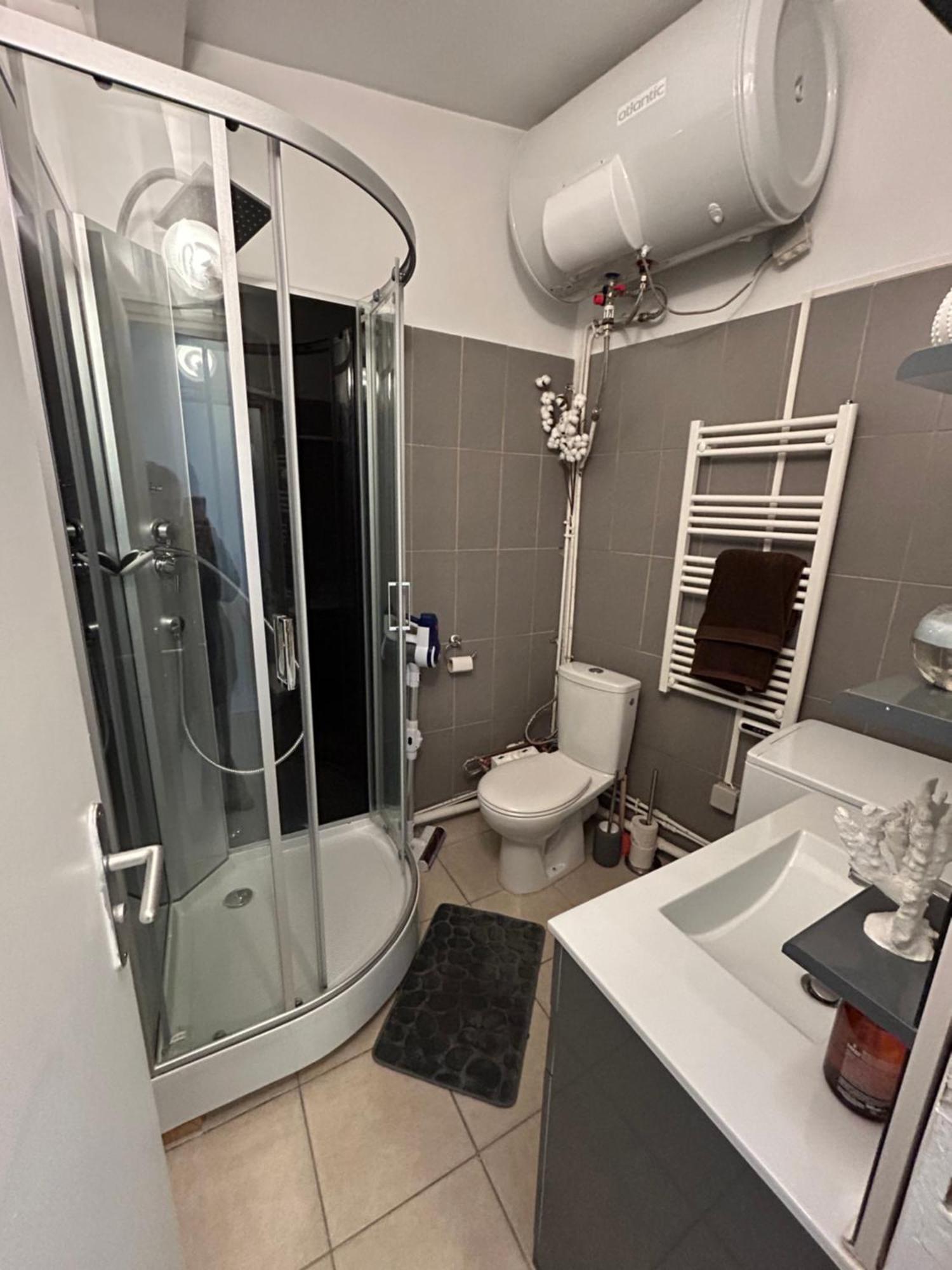 Grand Studio Entierement Renove Au Coeur De Paris Apartment Luaran gambar