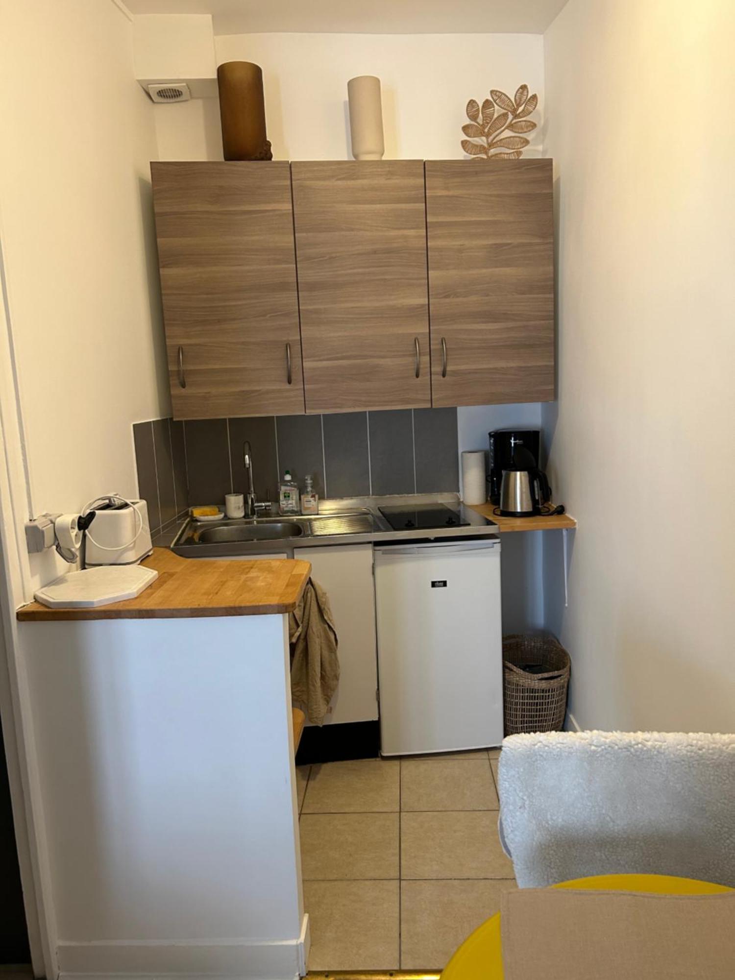 Grand Studio Entierement Renove Au Coeur De Paris Apartment Luaran gambar
